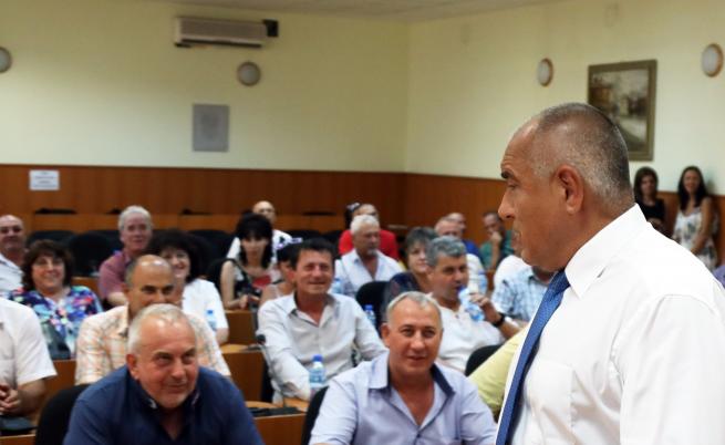  Премиерът Бойко Борисов и министърът на земеделието, храните и горите Десислава Танева са в Пазарджик. Те организират среща в Община Пазарджик по отношение на подхванатите ограничения за ограничение разпространяването на африканската чума по свинете. 