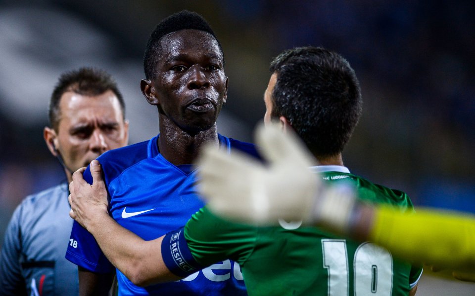 Халфът на Левски Хали Тиам почти сигурно ще пропусне дербито