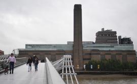  <p>Непознат хвърли малко дете от 10-я етаж в Лондон</p> 