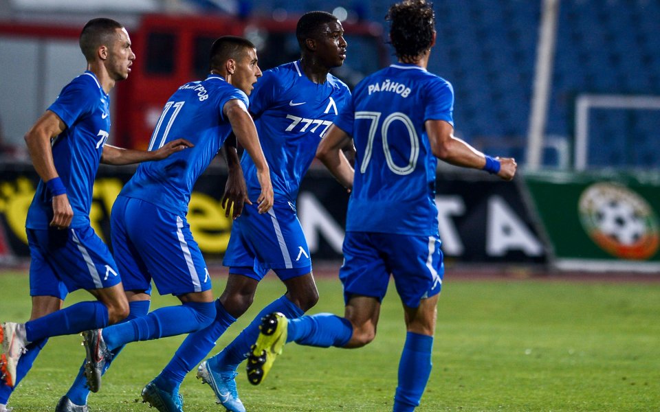 Левски има намерение да привлече още двама играчи. Това заяви