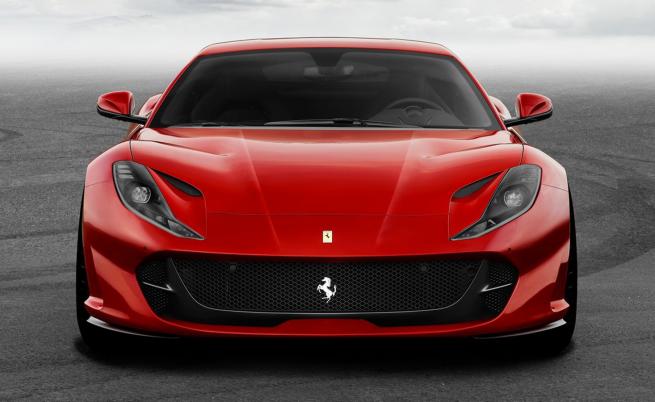 Ferrari заплаши със съд известен моден дизайнер