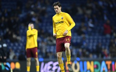 Нападателят на Рома Патрик Шик е отхвърлил вероятността да премине