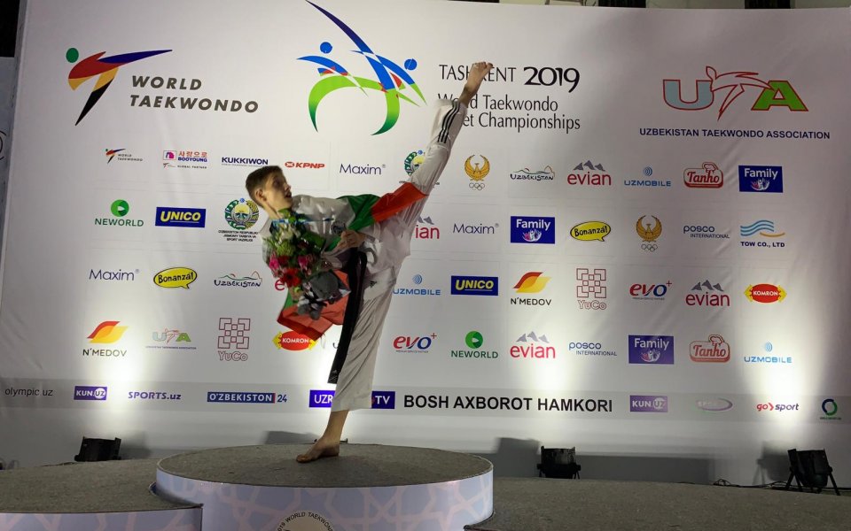 Денис Димитров завоюва сребро на световното по таекуондо за кадети