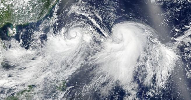 Свят Мощен тайфун приближава Китай и Япония Хиляди хора по