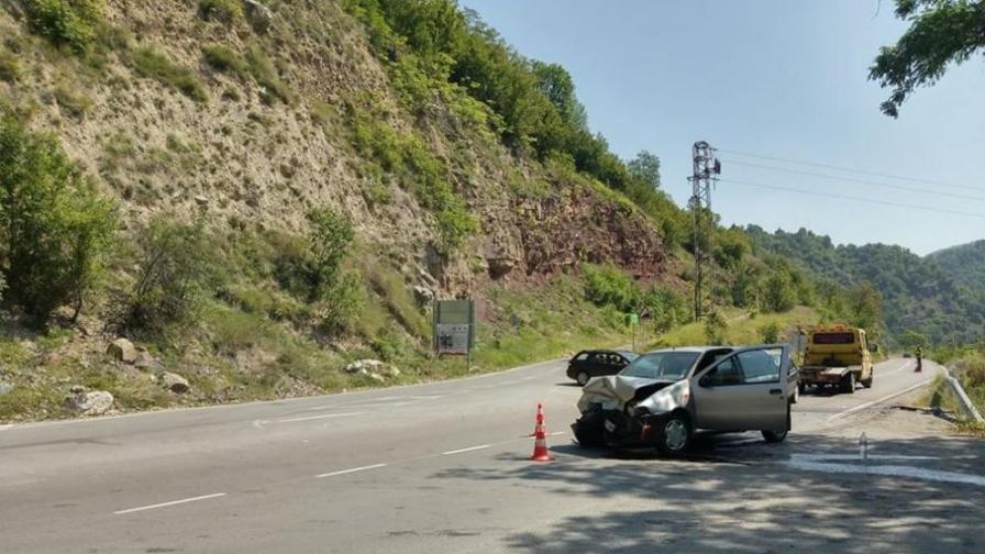  Катастрофа сред две коли в Искърското дефиле, има ранени 