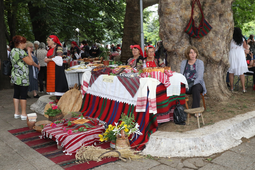 <p>15 август е &ldquo;Успение на Пресвета Богородица&rdquo; и Кюстендил отбелязва &ldquo;Панагия&rdquo; - Въздигане на хляба.</p>