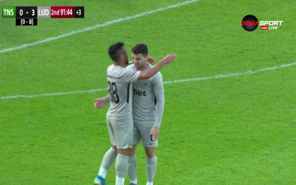 Резервата Дан Битон вкара красиво попадение в продължението на мача