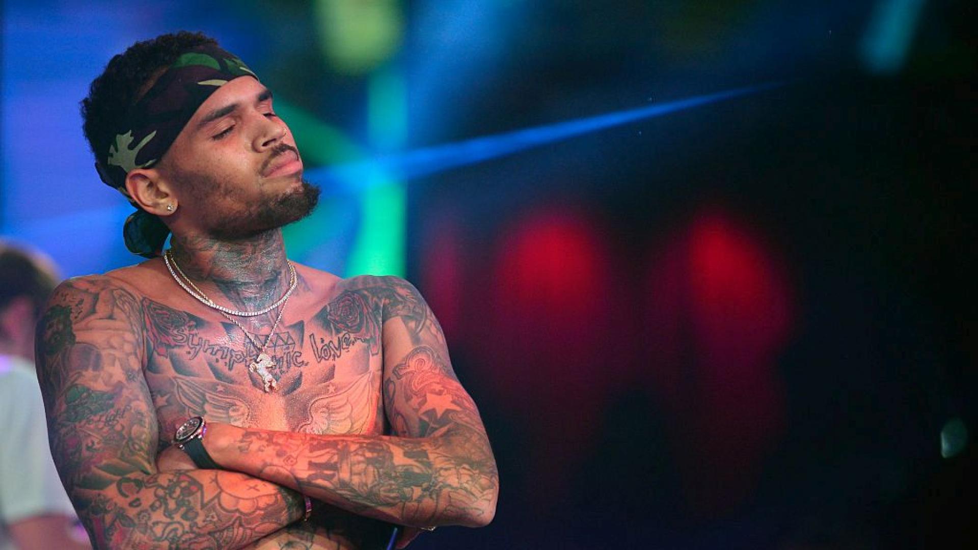 Американският певец Крис Браун беше освободен под гаранция в размер