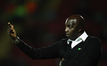 Бившият национален селекционер на Нигерия Самсон Сиасиа получи доживотна забрана