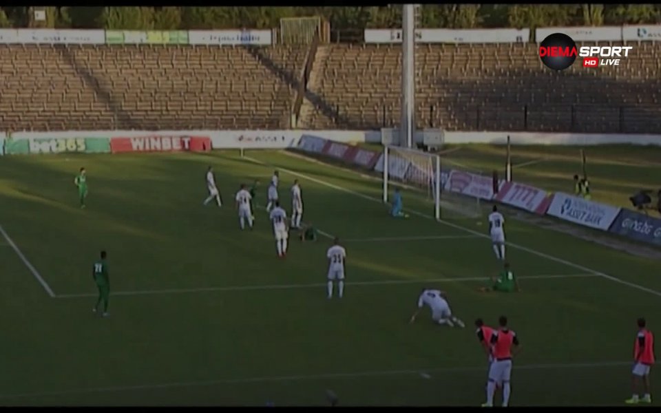 Славия продължава да криволичи в изявите си и да не