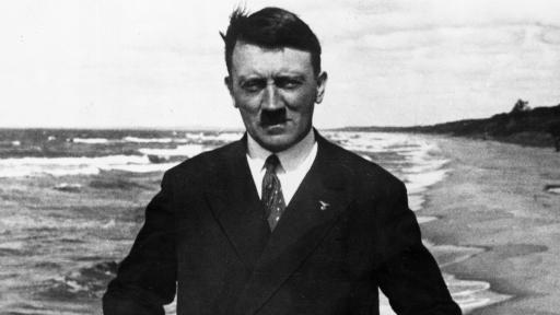  Адолф Хитлер 