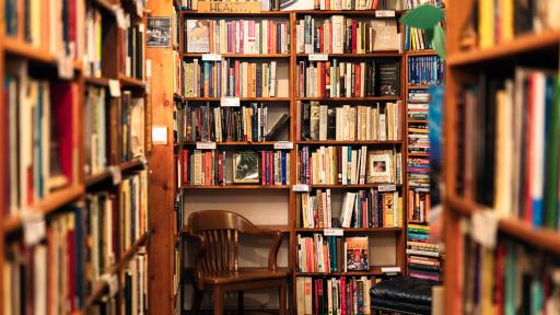  <p><strong>Книгите,</strong> които наложително би трябвало <strong>да имаме вкъщи</strong></p> 