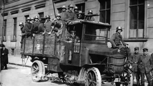  <p>Защо <strong>2 млн. души се хванаха за ръце и пяха</strong> дружно против СССР</p> 