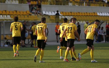 Футболистите на Ботев Пловдив са били призовани да минат детектора на