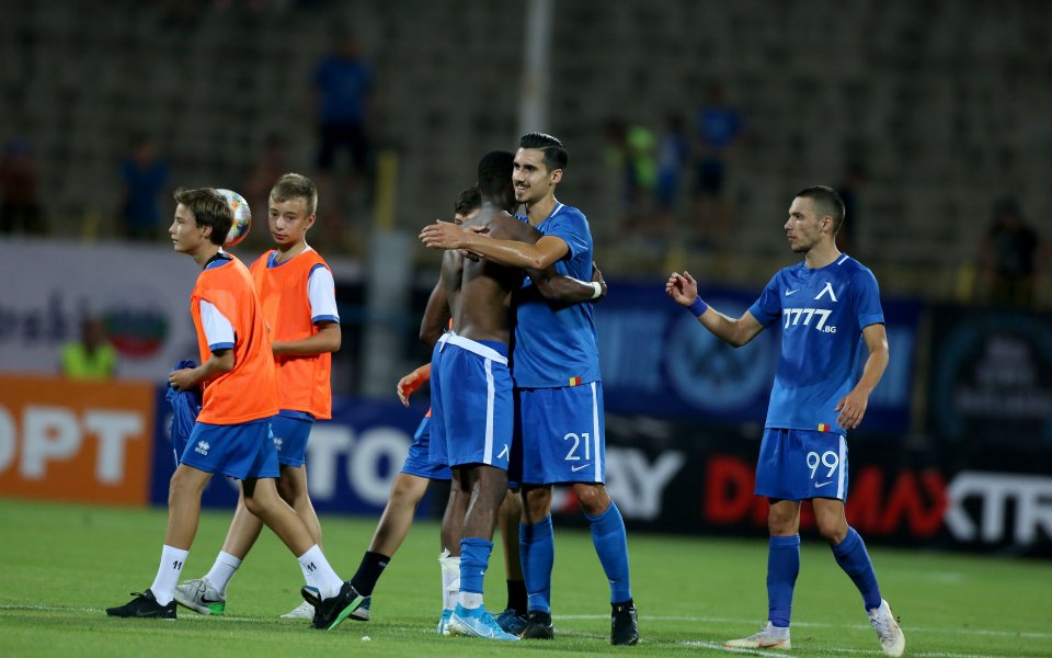 Треньорът на Левски Петър Хубчев ще заведе тима на лагер