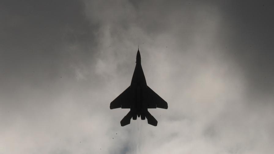  Изтребител на Военновъздушни сили на Съединени американски щати се разруши по време на кацане 