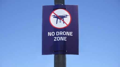  <p>Пътнически аероплан направи противоположен завой поради дрон</p> 