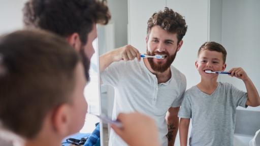  <p><strong>Миди на прахуляк </strong>и други практики за <strong>"миене" на зъбите</strong> от миналото</p> 