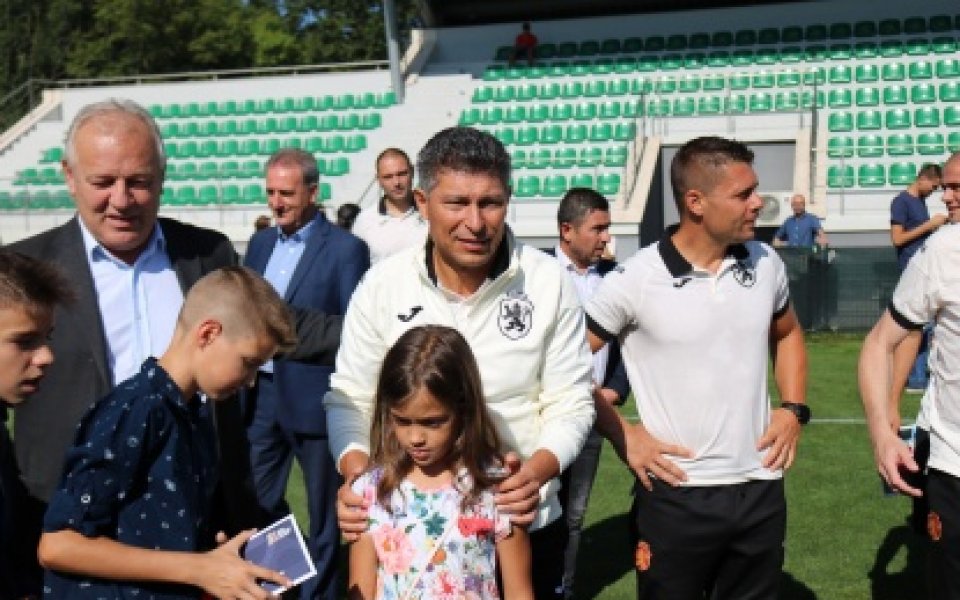 Краси Балъков зарадва деца в Бояна