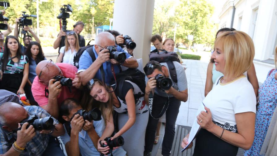  Манолова подаде оставка: Не желая да се върша на воин 