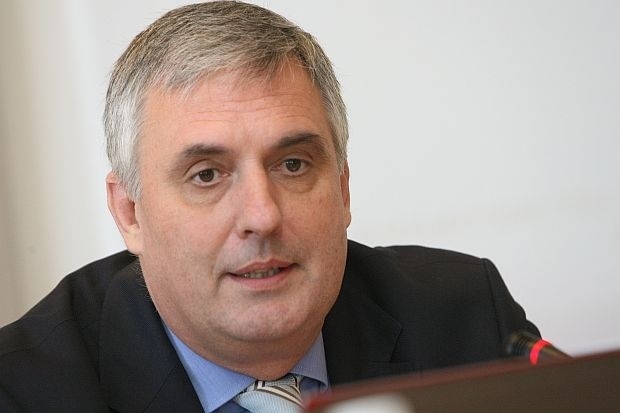 Ивайло Калфин: Новата формула за минималната заплата трябва да се тества на практика
