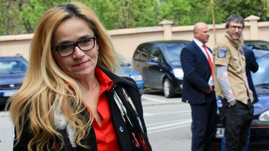 Иванчева не се появи за среща с медиите