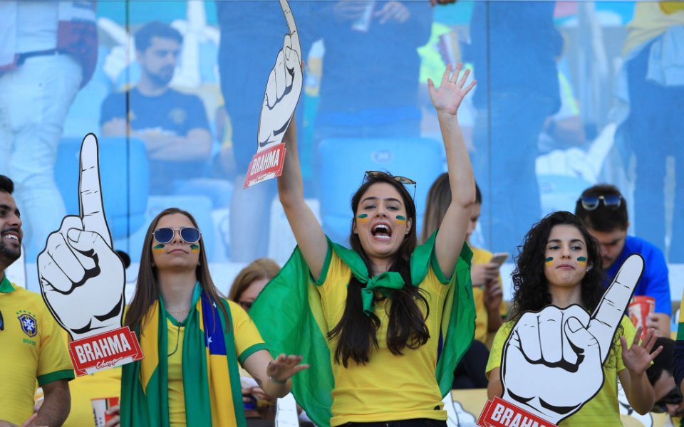 Гореща бразилка лиши ТВ коментатор от дар слово