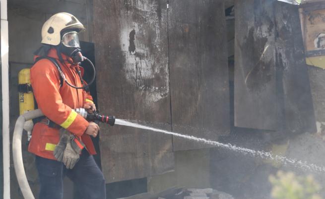 Пожар пламна в болницата в Кърджали, пострадали