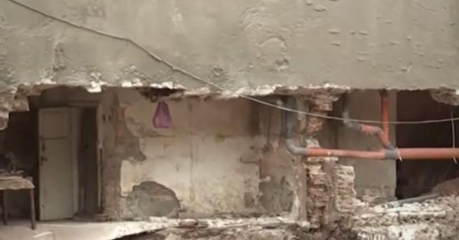 България В Бургас падна стена на сграда заради строеж на