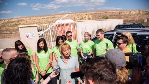  <p>Манолова: Референдум, ГЕРБ: Замириса на лъжи</p> 