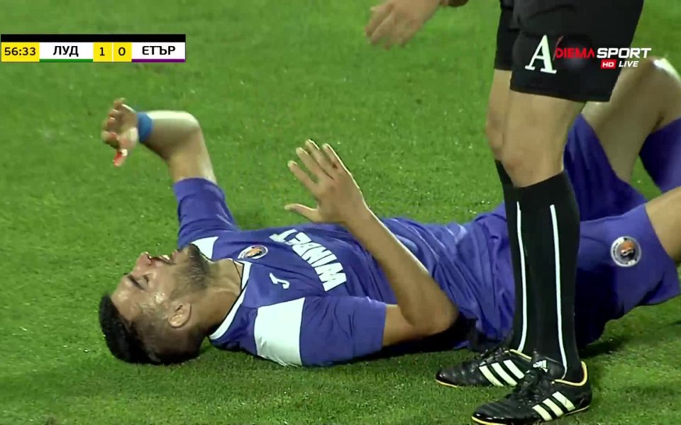 Крум Стоянов получи контузия в 57-ата минута след сблъсък със