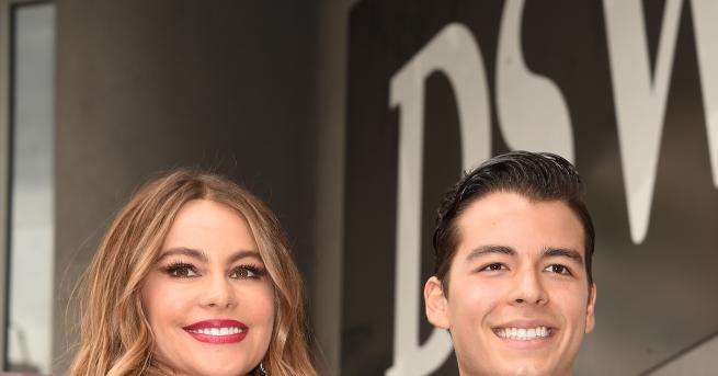 Любопитно Звездите които станаха майки още като тинейджърки Въпреки това