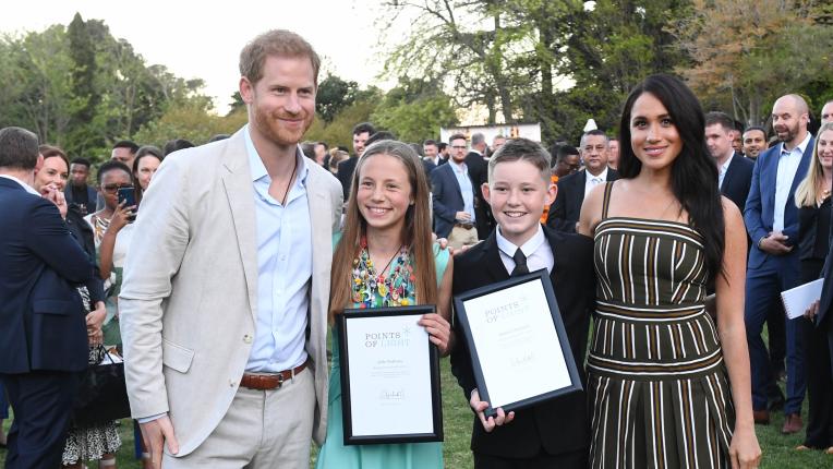  Меган Маркъл и принц Хари печелят сърца в Африка 