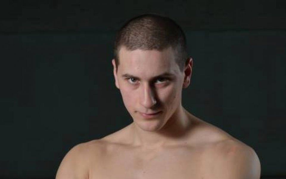 Един от силните ни ММА бойци и многократен шампион -