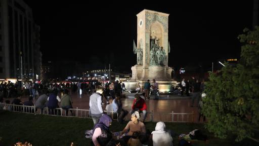  Жертви и ранени в Истанбул, над 100 труса, оповестена е паника 