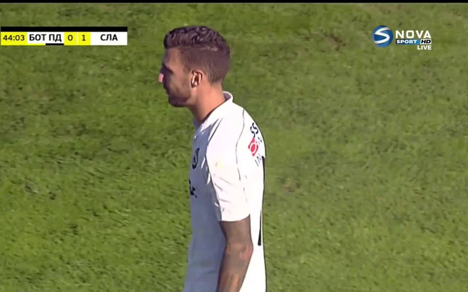 Димитър Велковски получи втори жълт картон и остави Славия в