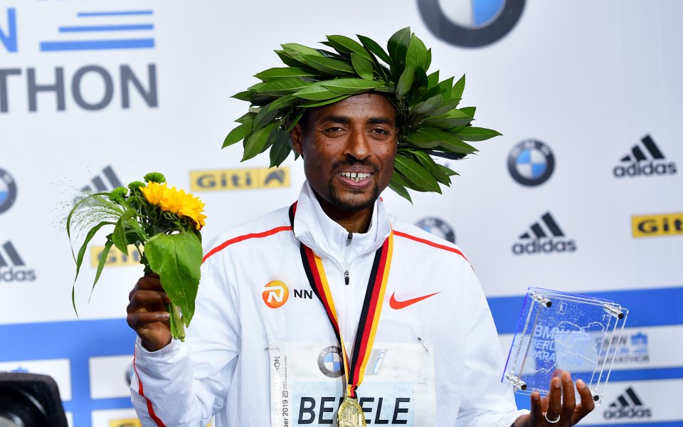 Легендарният етиопски бегач Кенениса Бекеле спечели маратона на Берлин, но