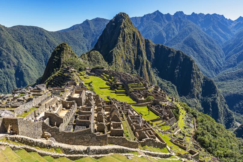 <p><strong>Дигитално приключение до Мачу Пикчу, Перу</strong></p>

<p>Това изживяване е възможно благодарение на Google Arts &amp; Culture и ви позволява да се разходите свободно из това световно чудо. Разгледайте невероятните зелени планини и се разходете сред древните руини, докато си седите удобно на дивана.</p>

<p><a href="https://artsandculture.google.com/streetview/santuario-historico-de-machu-picchu-casa-de-los-nobles/aQFExMrHgP-cnQ?sv_lng=-72.5449748168174&amp;sv_lat=-13.16402863344787&amp;sv_h=1.9612482378306062&amp;sv_p=-0.1812532025001019&amp;sv_pid=7Teak5G7DlGXB9DTZSjEEQ&amp;sv_z=1.0000000000000002" target="_blank"><u><strong>Разгледайте ТУК!</strong></u></a></p>