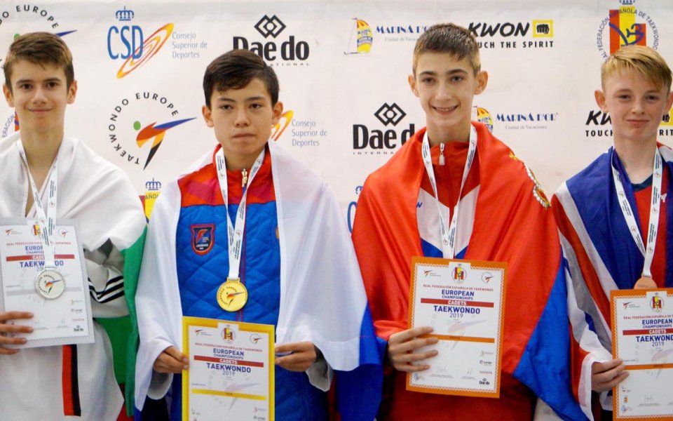 В първия ден от Европейското първенство Деян Божков спечели сребърен