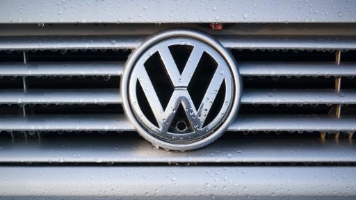  <p>Стамен Янев: Още сме в играта за цех на Volkswagen&nbsp;</p> 