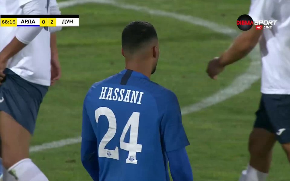 Илиас Хасани получи втори жълт картон 68-ата минута и остави