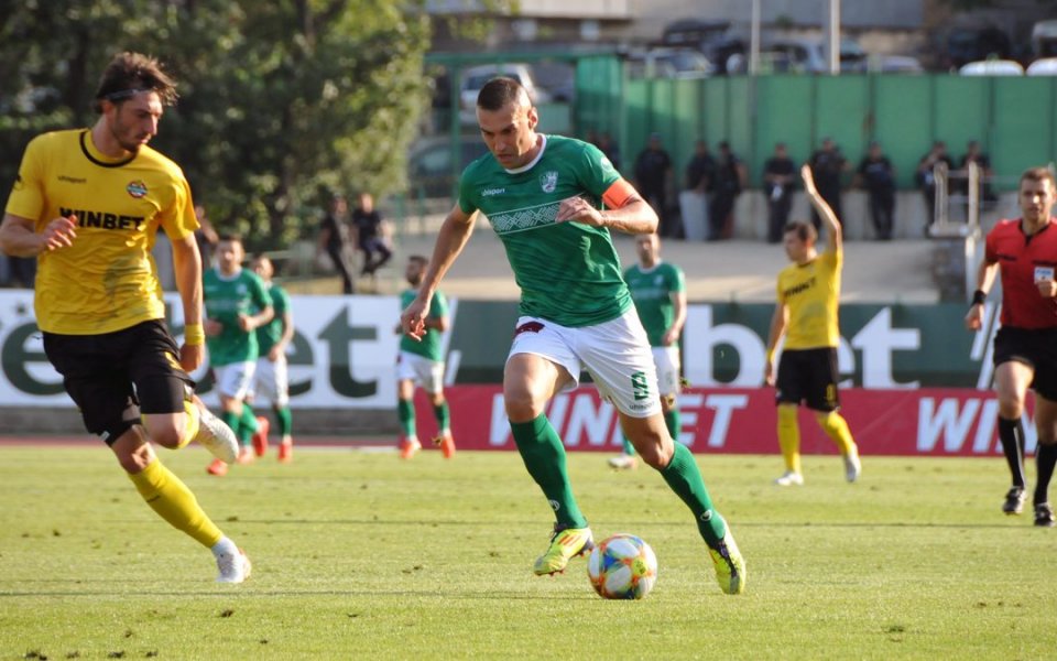 Здравословните проблеми в лагера на Берое се задълбочават още повече