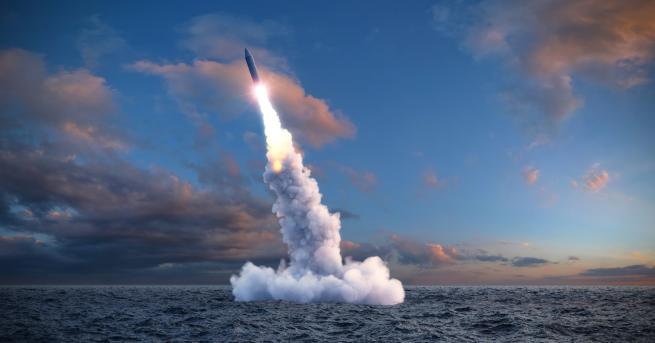 Свят Руска подводница изстреля ракети в Черно море От руското