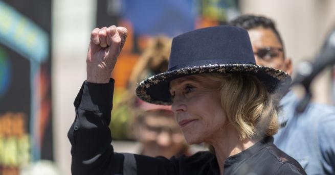 Свят Арестуваха Джейн Фонда заради протест Актрисата скандираше с лозунги