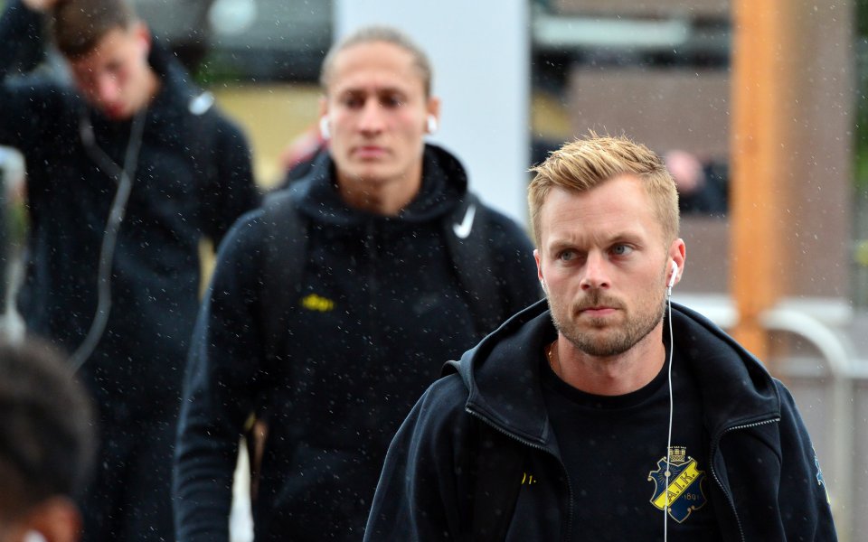 Полузащитникът на АИК Стокхолм Себастиан Ларсон изигра снощи при гостуването