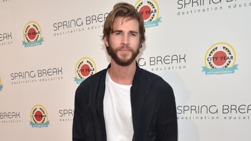  <p><strong>Лиъм Хемсуърт</strong> с нова <strong>красавица</strong> до себе си (СНИМКИ)</p> 