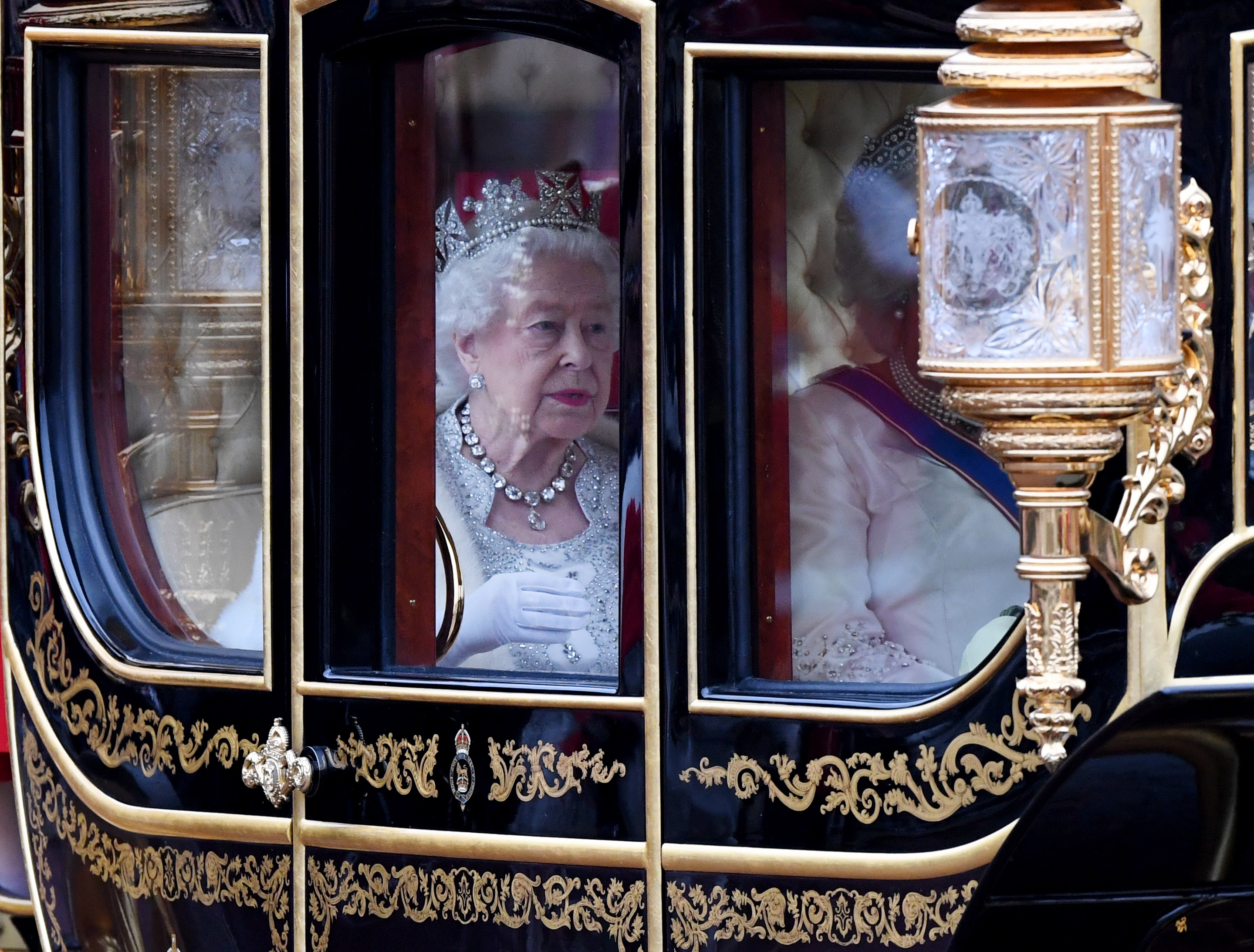 Речта на кралицата бележи първото подобно обръщение на монарх след 21 юни 2017 г. Тази година обръщението очертава законодателната програма на Великобритания за предстоящата година.Речта се произнася традиционно в Камарата на лордовете.