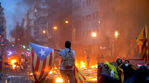  <p>Барселона пламна,&nbsp;&nbsp;затвориха знаци, анулирани са полети</p> 