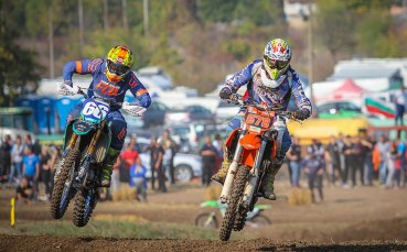 Пред повече от 10 000 зрители която създаде уникална атмосфера