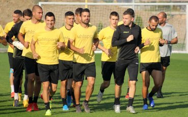 Отборът на Ботев Пловдив няма да играе контролна среща по